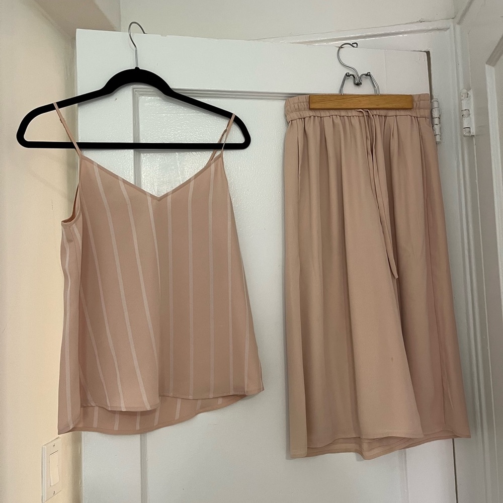 Aritizia Babaton flowy pant size XS pink/cream goes well with listed Babaton top